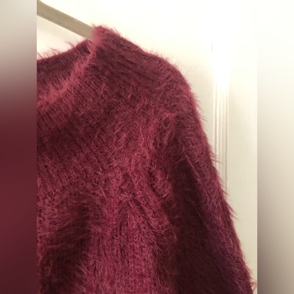 Maroon sweater - Picture 2 of 4